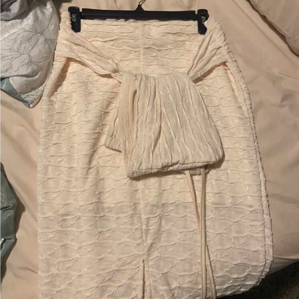 Halter top & split thigh skirt set - Picture 3 of 6